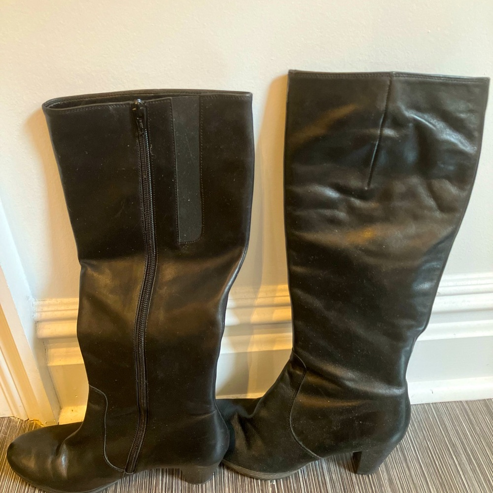 Gabor Women’s tall leather heeled boots in size 6.5